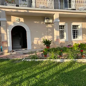 Garden Guni , Krujë Albania